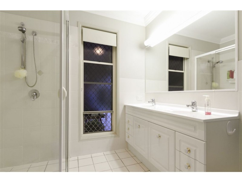 31 Underwood Street, Wakerley QLD 4154