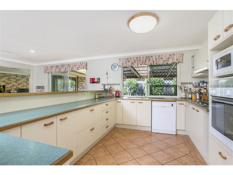 2 Morgan Close, Manly West QLD 4179
