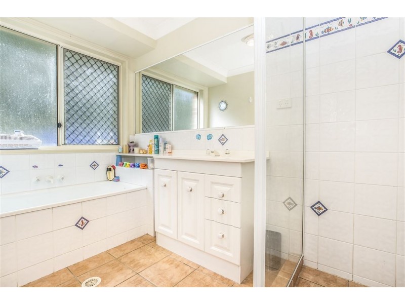 2 Morgan Close, Manly West QLD 4179