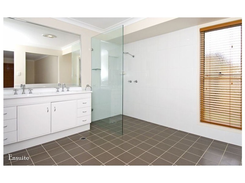 7 Robin Close, Wakerley QLD 4154