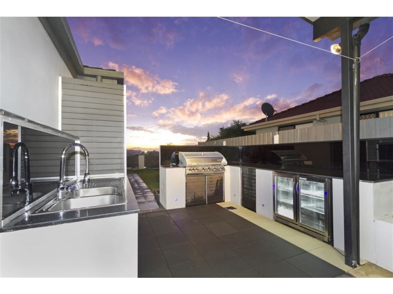 35 Manor Crescent, Wakerley QLD 4154