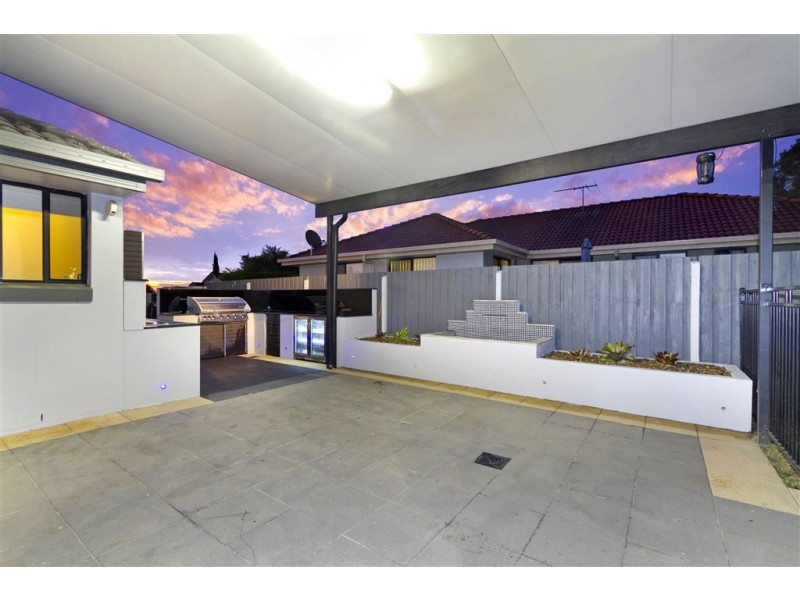 35 Manor Crescent, Wakerley QLD 4154