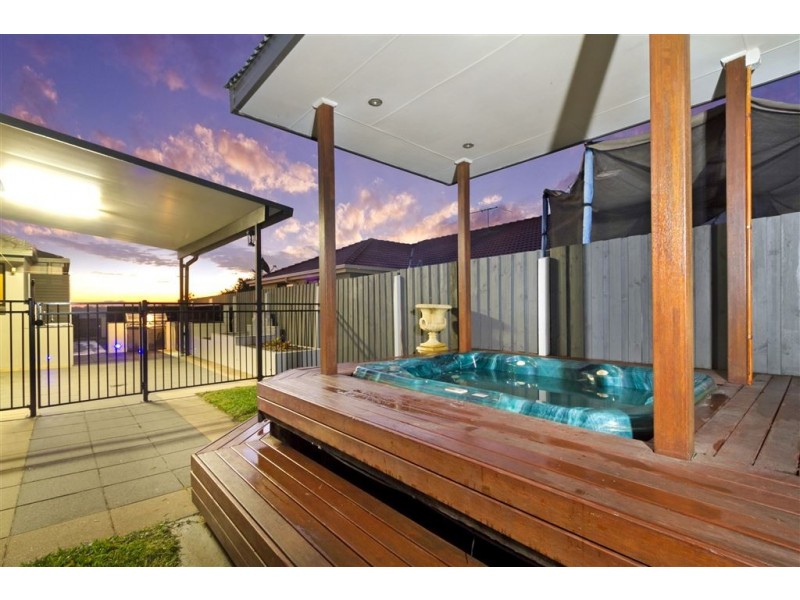 35 Manor Crescent, Wakerley QLD 4154