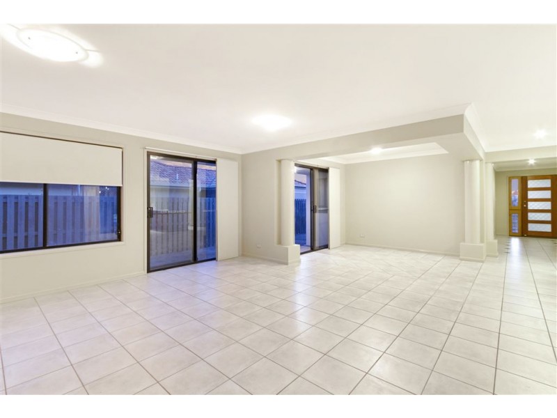 35 Manor Crescent, Wakerley QLD 4154