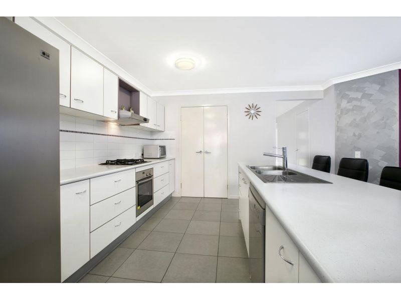 4 Chipping Close, Wakerley QLD 4154