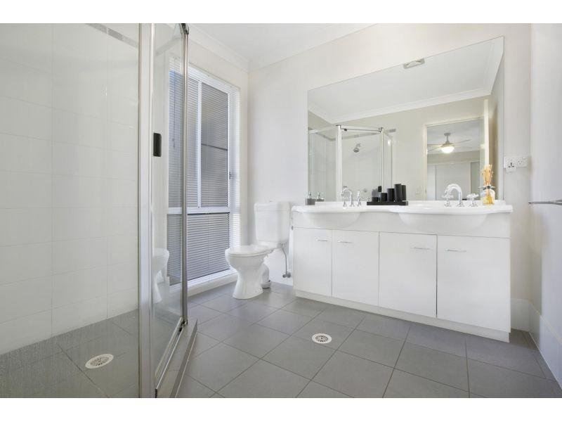 4 Chipping Close, Wakerley QLD 4154