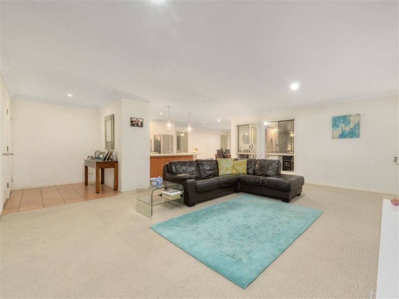 15 Manor Crescent, Wakerley QLD 4154