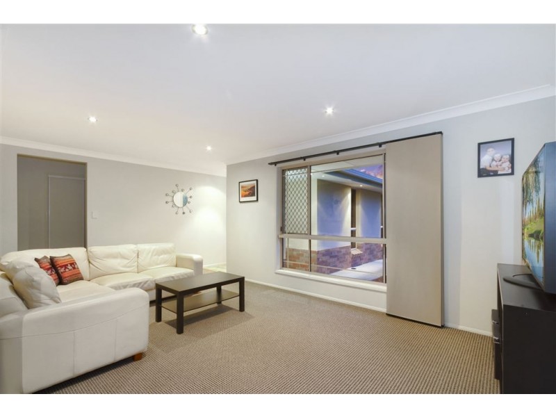 16 Matthews Way, Wakerley QLD 4154