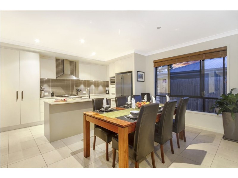 15 Bailey Street, Wakerley QLD 4154