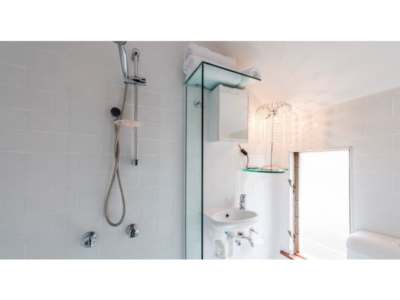 21 Waterloo Esplanade, Wynnum QLD 4178