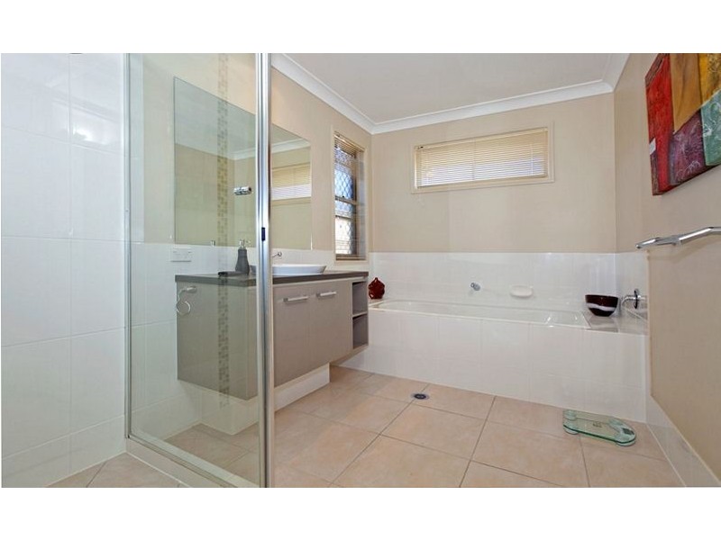 1 Terraldon Cct, Gumdale QLD 4154