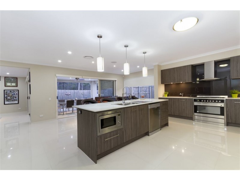 70 Feathertail Place, Wakerley QLD 4154