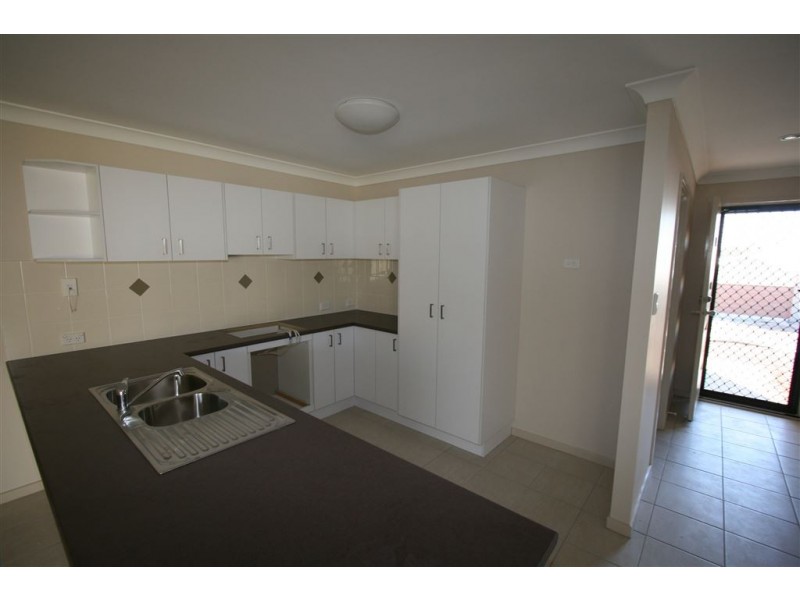 4 Ladbroke Street, Wakerley QLD 4154