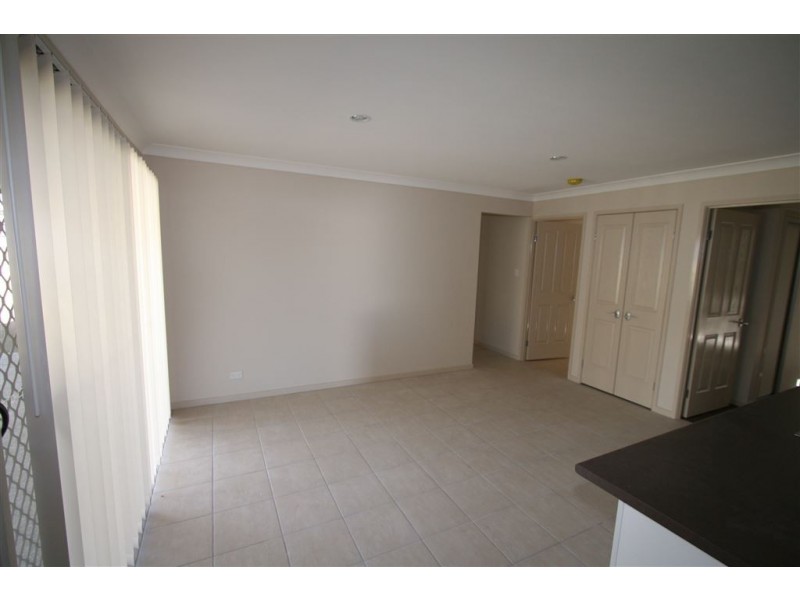 4 Ladbroke Street, Wakerley QLD 4154