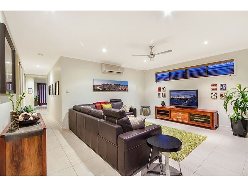 15 Bailey Street, Wakerley QLD 4154