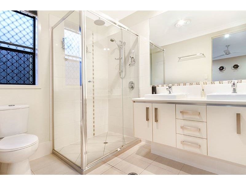 15 Bailey Street, Wakerley QLD 4154