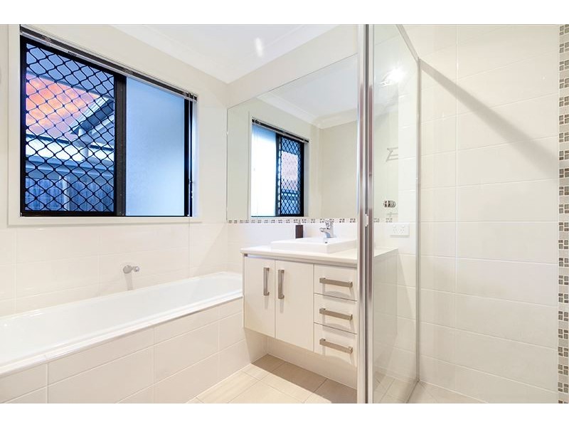 15 Bailey Street, Wakerley QLD 4154