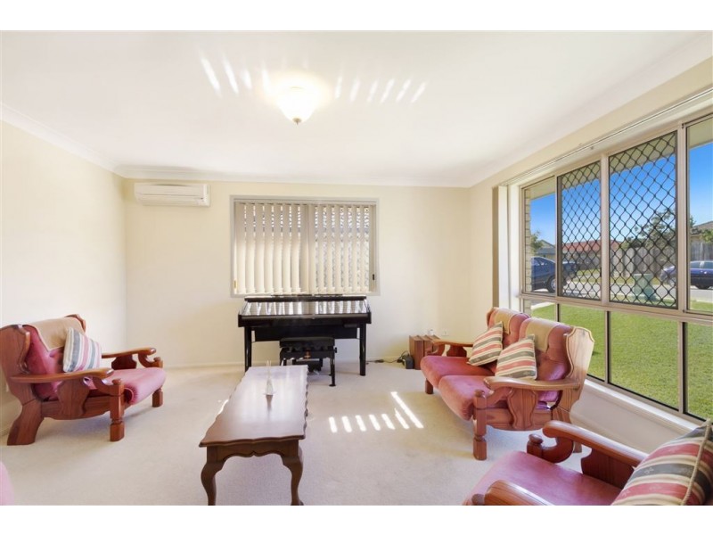 5 Cynthia Place, Wakerley QLD 4154