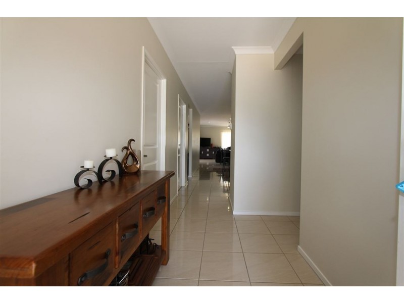 37 Doherty Place, Wakerley QLD 4154