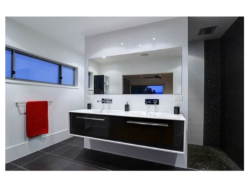 7 Peregian Close, Manly West QLD 4179