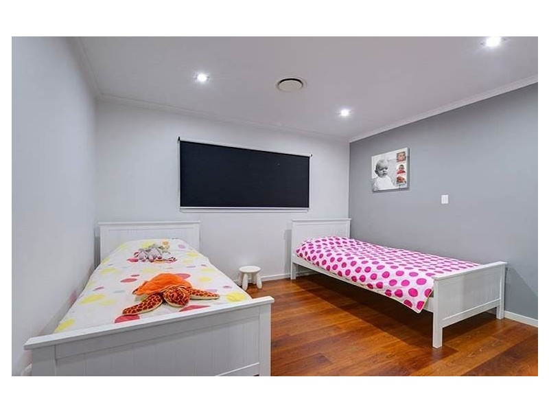 7 Peregian Close, Manly West QLD 4179