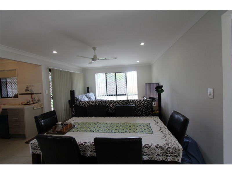 5 Foxwood Cct, Wakerley QLD 4154