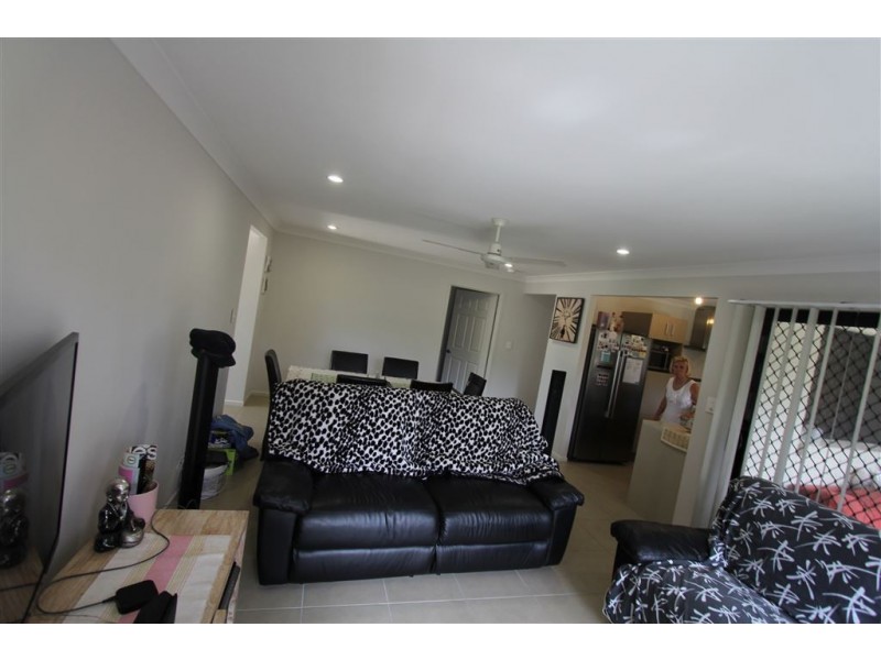 5 Foxwood Cct, Wakerley QLD 4154