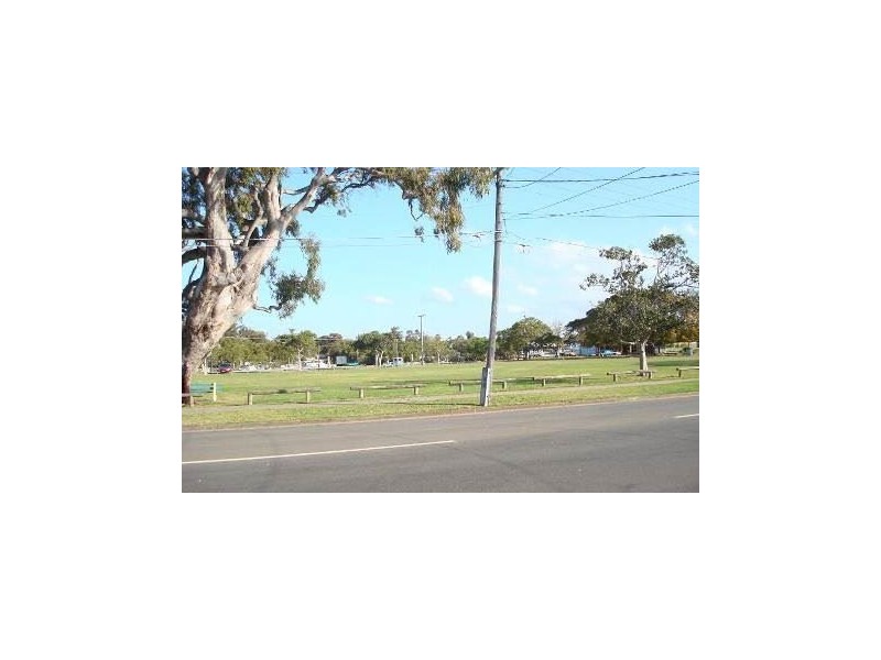 13 Glenora Street, Wynnum QLD 4178