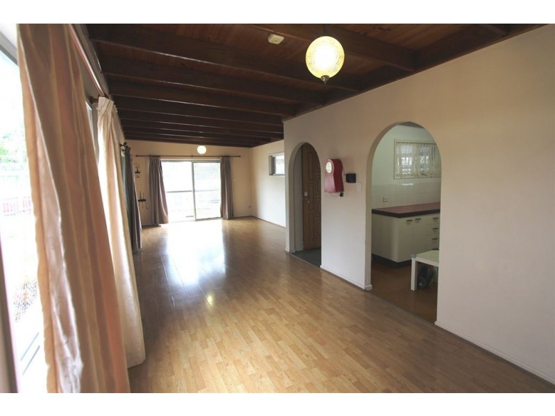 13 Glenora Street, Wynnum QLD 4178