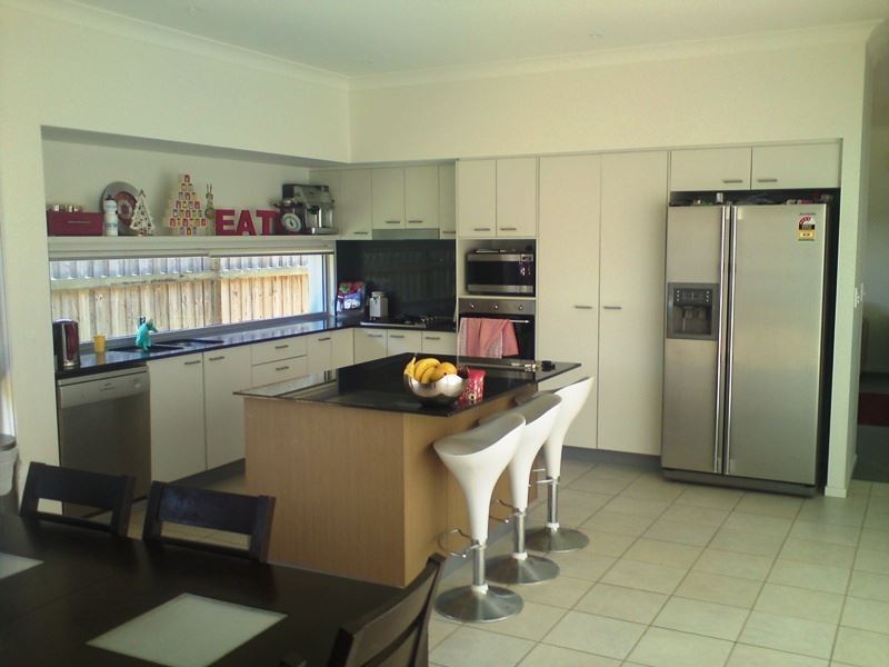 37 Watervale Parade, Wakerley QLD 4154