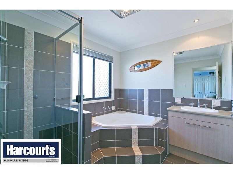 14 Daphne Place, Wakerley QLD 4154