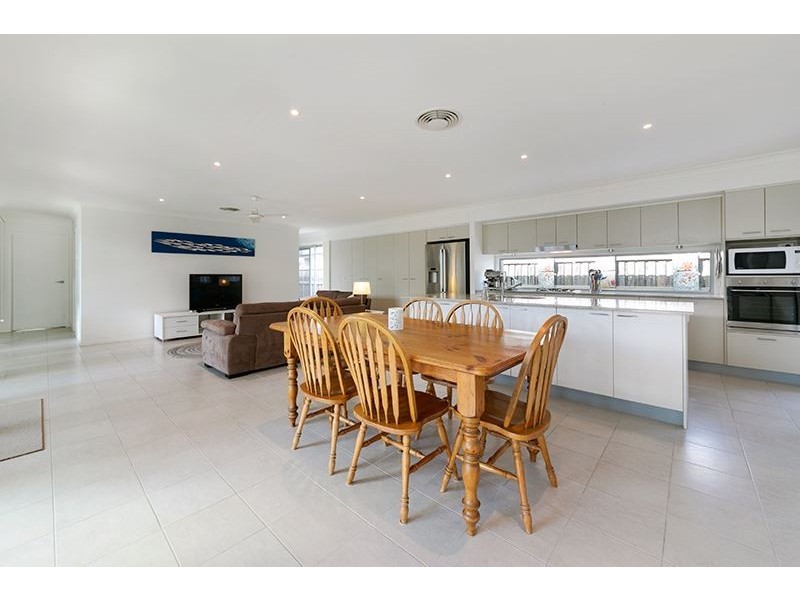 53 Torrens Crescent, Wakerley QLD 4154