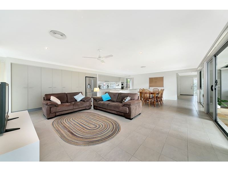 53 Torrens Crescent, Wakerley QLD 4154
