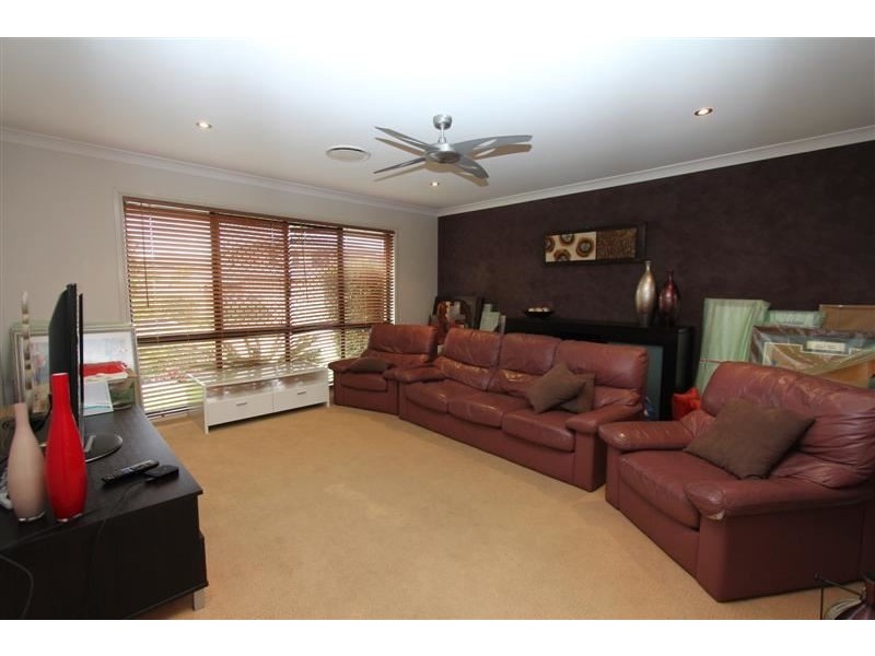15 Charles Place, Manly West QLD 4179