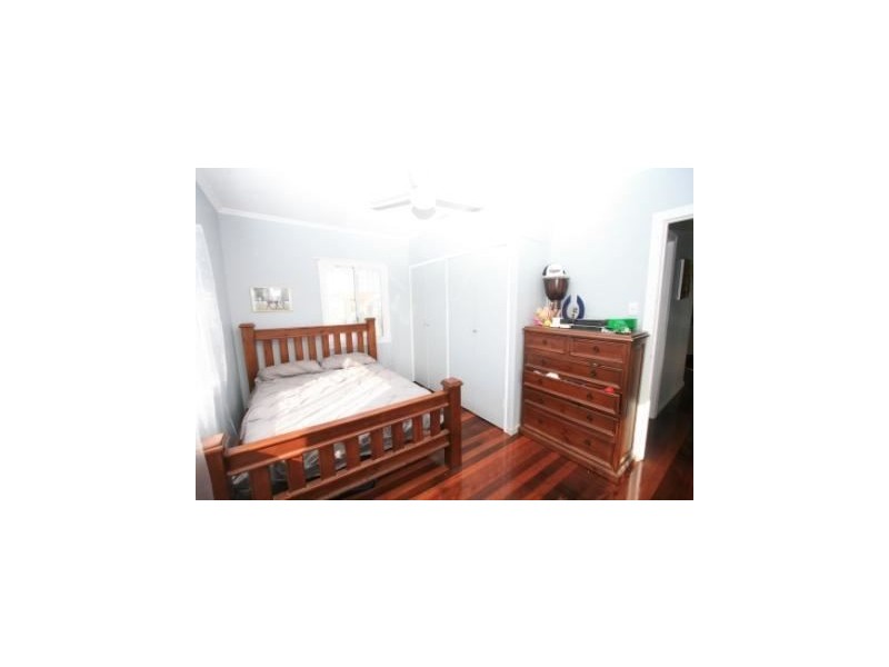 100 Whites Road, Manly West QLD 4179