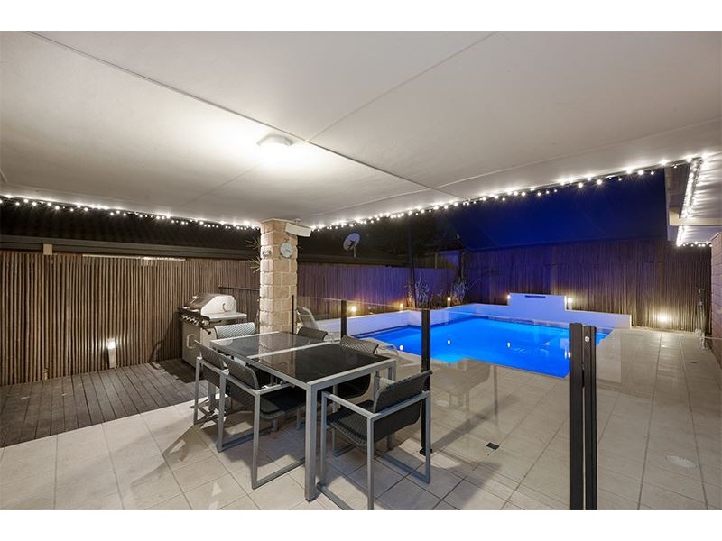 44 School Road, Wynnum West QLD 4178