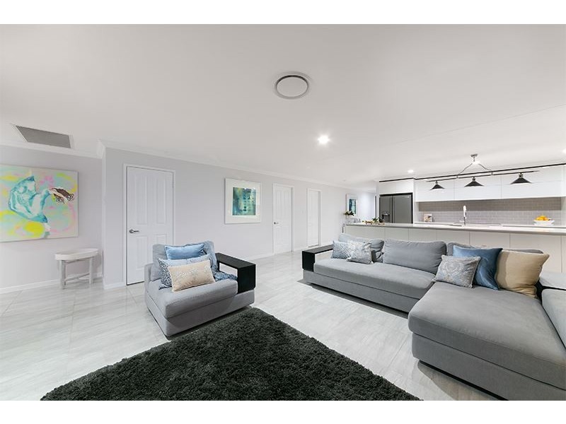 23 Underwood Street, Wakerley QLD 4154