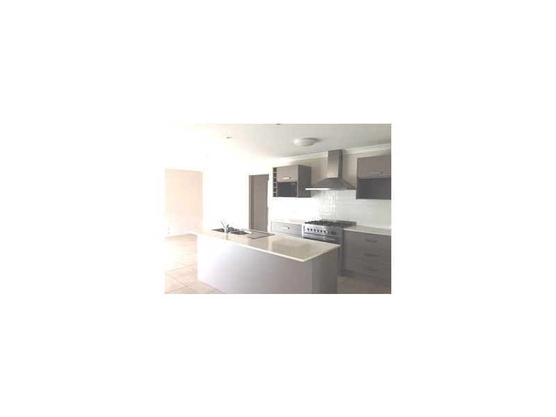 8 Peregian Close, Manly West QLD 4179