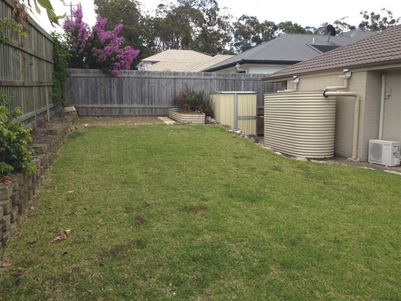 8 Peregian Close, Manly West QLD 4179