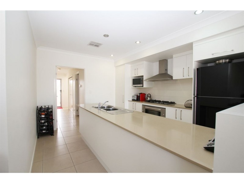 27 Bailey Street, Wakerley QLD 4154