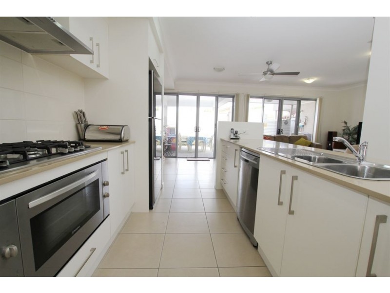 27 Bailey Street, Wakerley QLD 4154