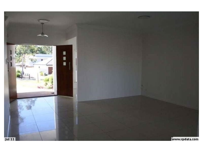 8 Glider Close, Wakerley QLD 4154