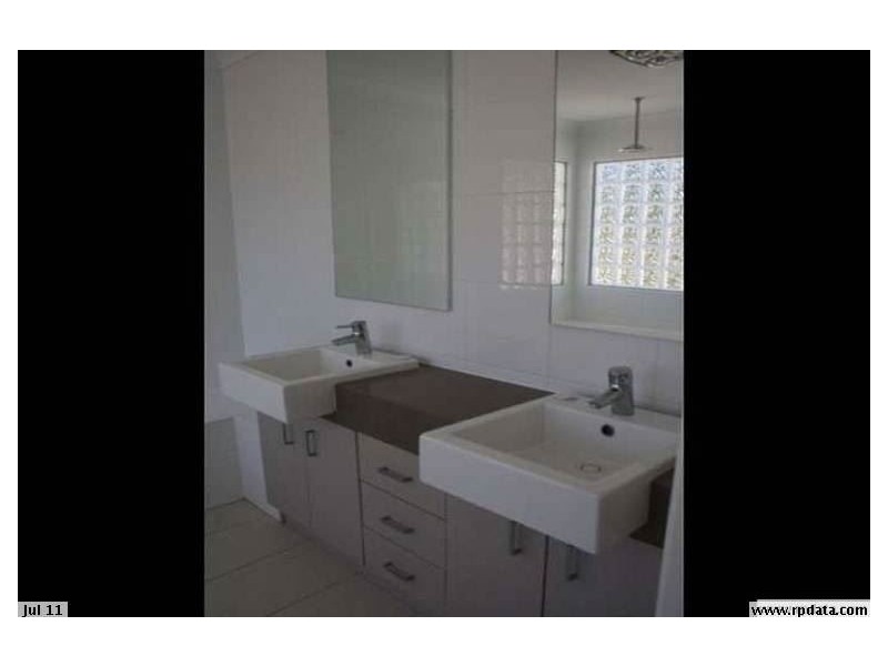 8 Glider Close, Wakerley QLD 4154