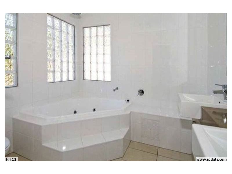 8 Glider Close, Wakerley QLD 4154