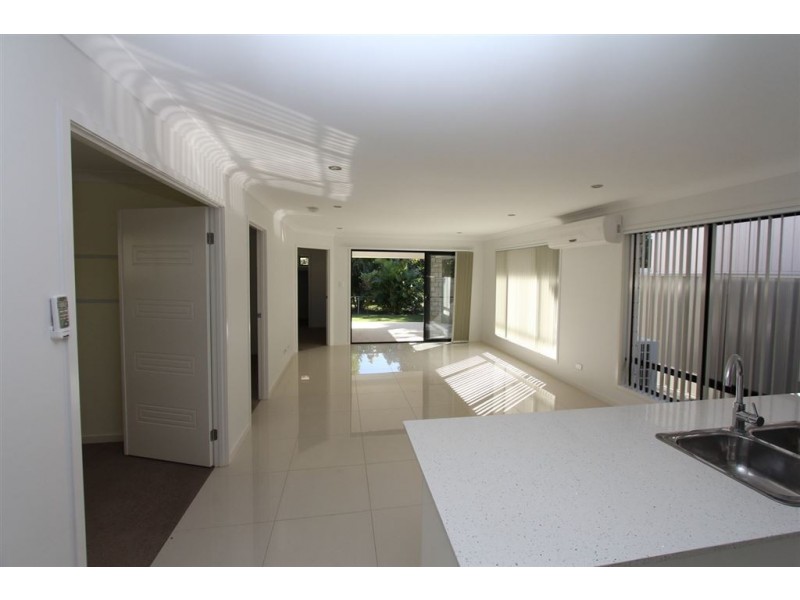 15 wassell Street, Wynnum QLD 4178