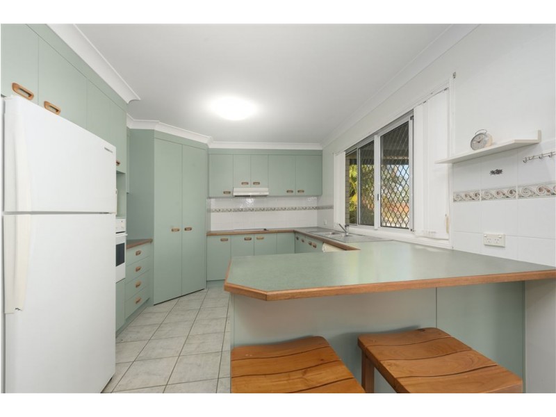 2 Cathben Court, Wynnum West QLD 4178