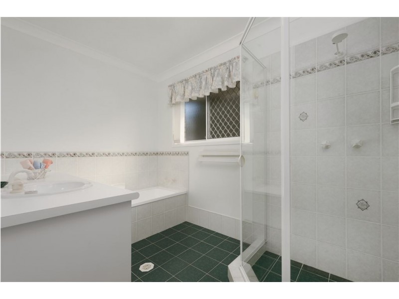 2 Cathben Court, Wynnum West QLD 4178