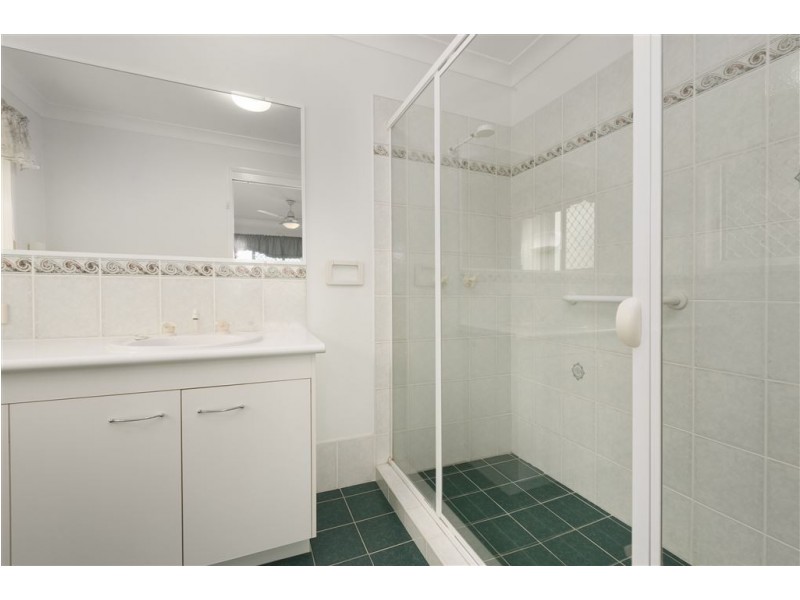 2 Cathben Court, Wynnum West QLD 4178