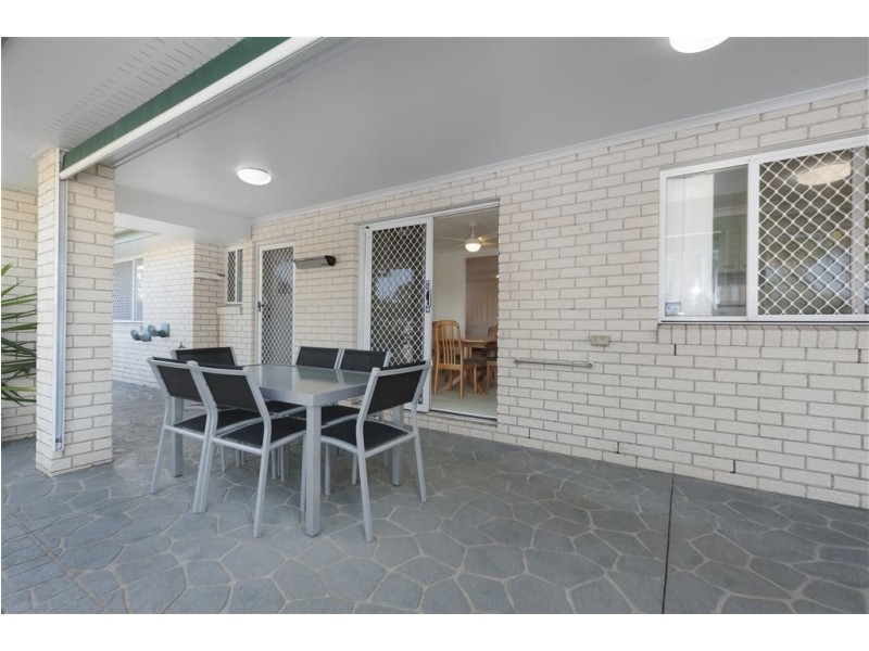 2 Cathben Court, Wynnum West QLD 4178