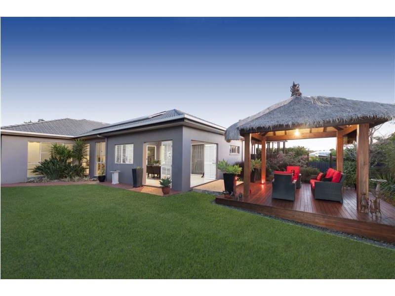 25 Warren Street, Wakerley QLD 4154